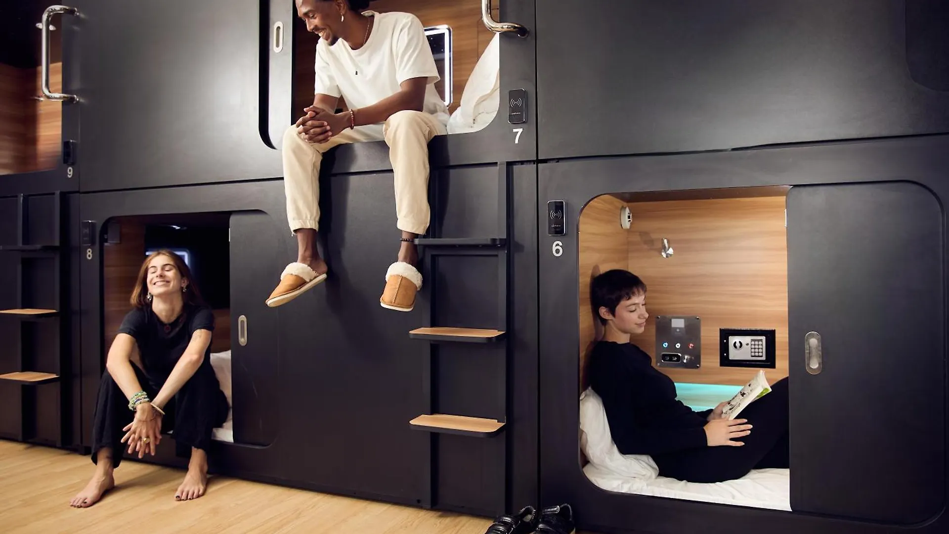 Capsule Hotel Montreal 0*,  Canada