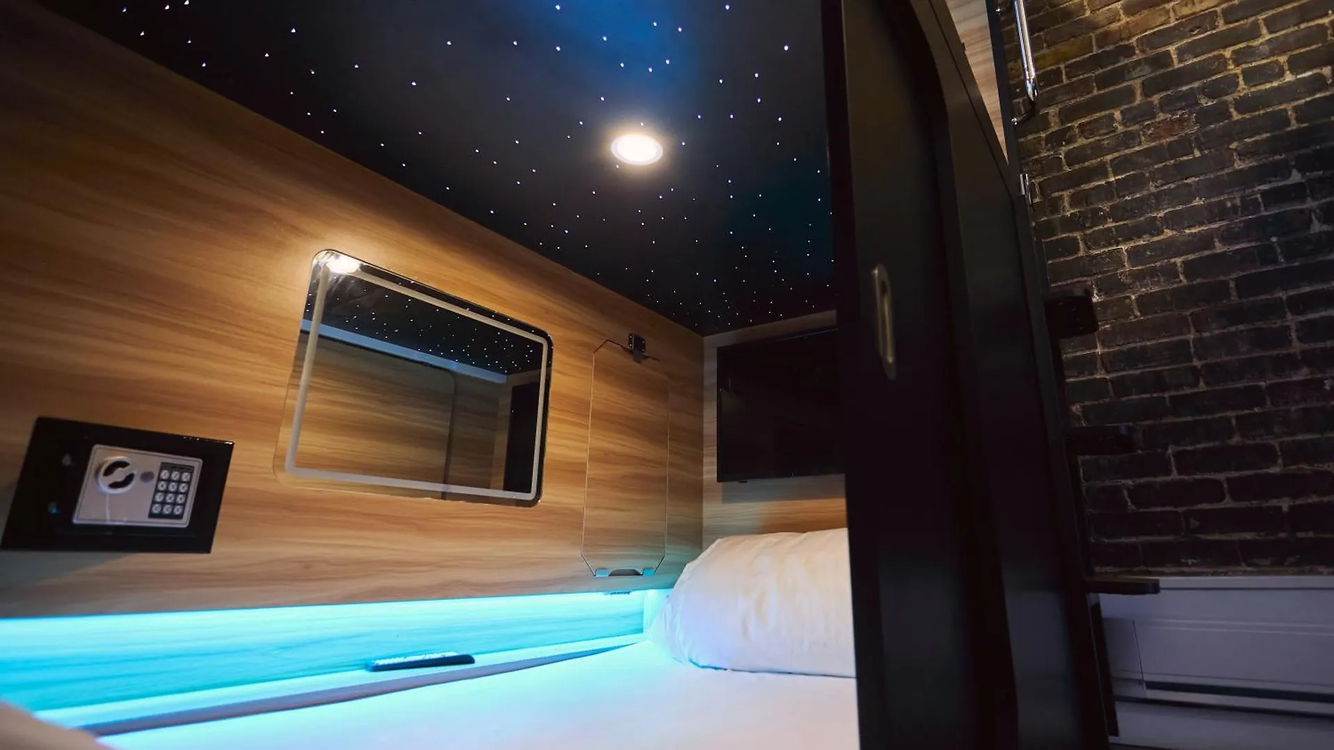 ゲストハウス Capsule Hotel モントリオール